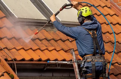 Démoussage et hydrofuge de toiture à Feugarolles